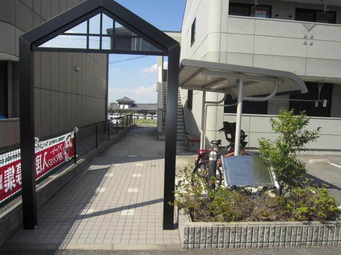 物件外観写真3　(エントランス部分)