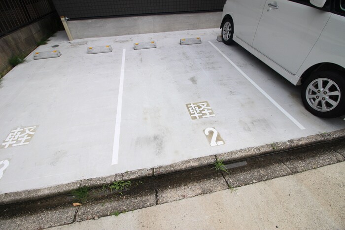 物件外観写真3　(駐車場)