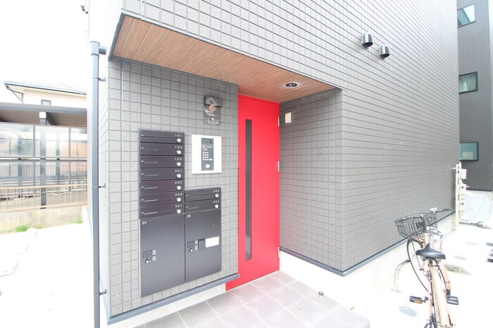 物件外観写真5　(エントランス部分)