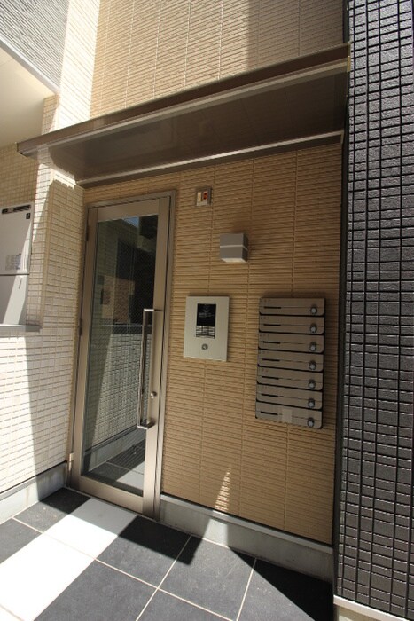 物件外観写真3　(エントランス部分)
