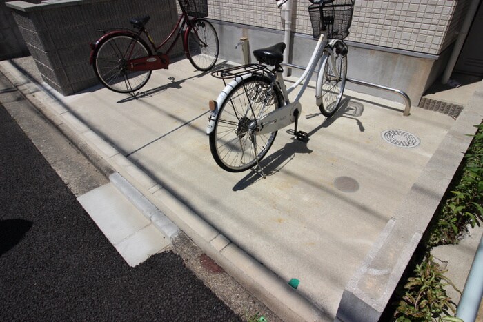 物件外観写真4　(駐輪場)