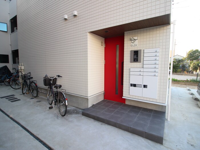 物件外観写真4　(エントランス部分)