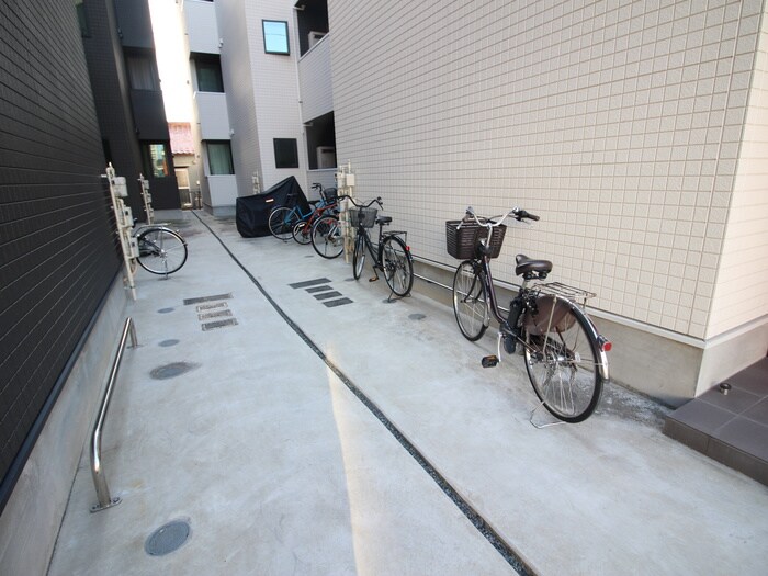 物件外観写真6　(駐輪場)