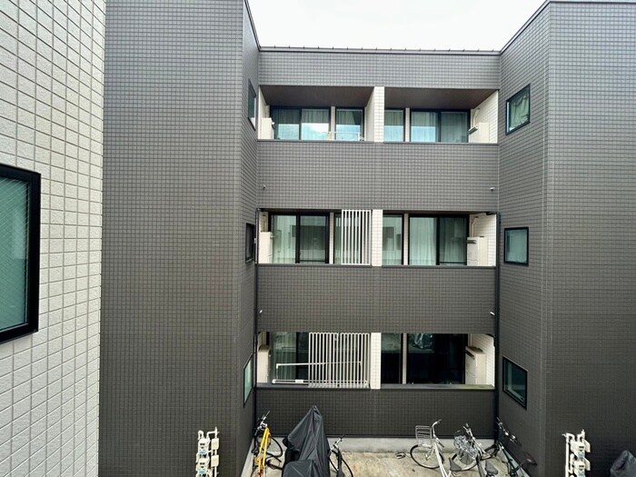 物件内観写真16　(室内からの展望)