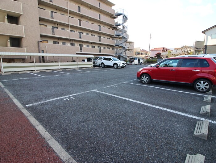 物件外観写真5　(駐車場)