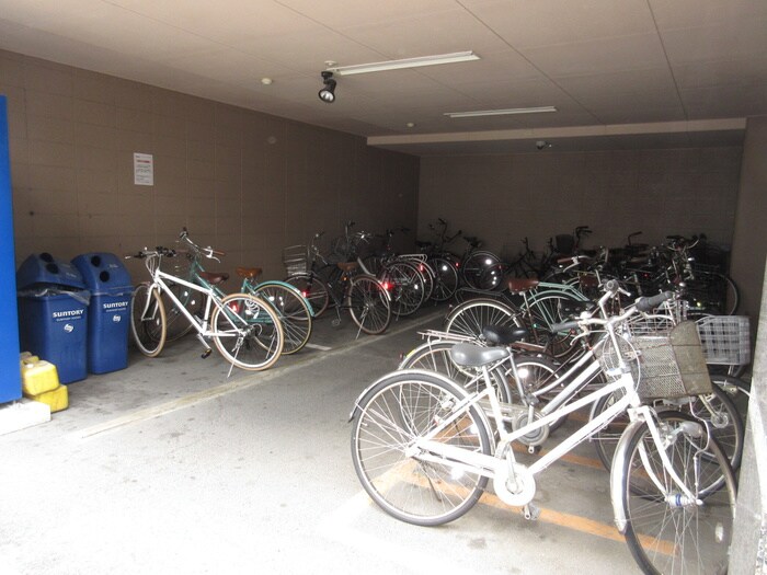 物件外観写真4　(駐輪場)