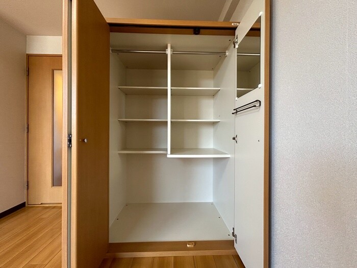 物件内観写真12　(収納)