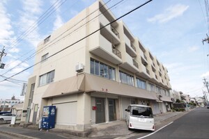 イズミ第一ビル外観写真