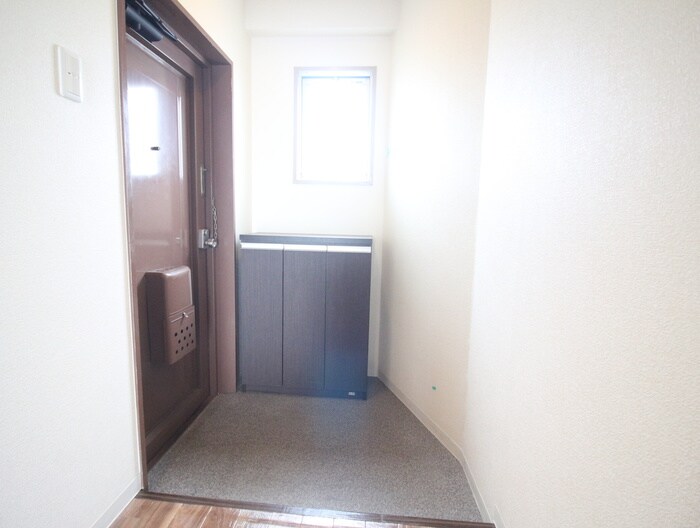物件内観写真7　(玄関)