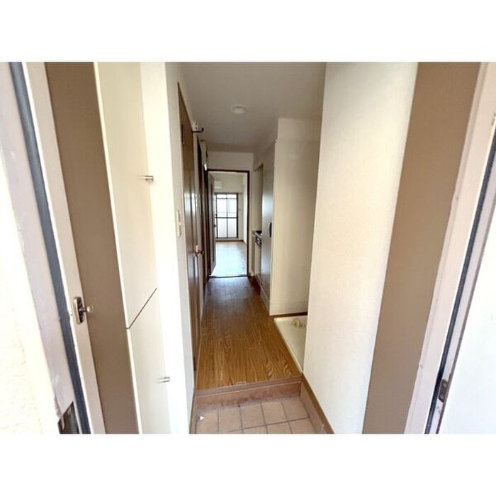 物件内観写真7　(玄関)