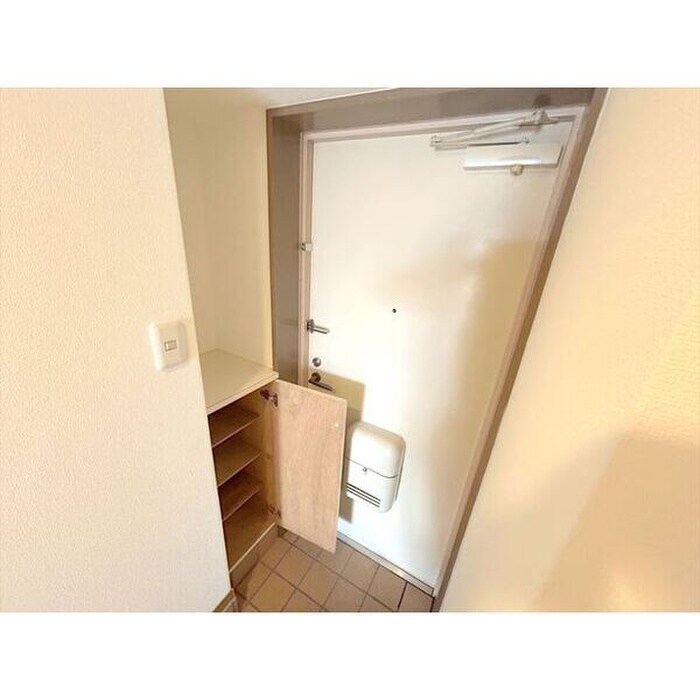 物件内観写真7　(玄関)