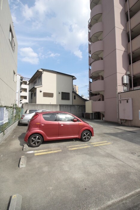 物件外観写真3　(駐車場)