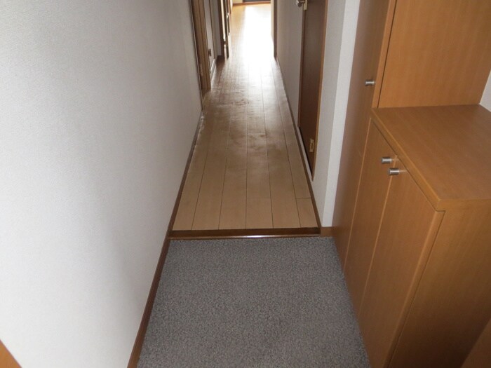 物件内観写真7　(玄関)