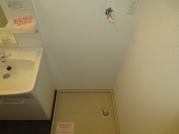 物件内観写真9　(洗濯機置場)