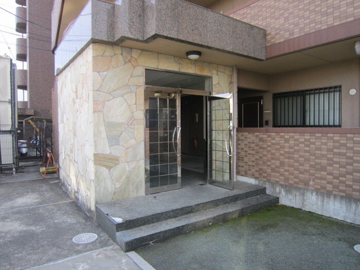 物件外観写真4　(エントランス部分)