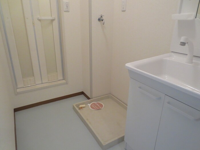 物件内観写真10　(洗濯機置場)