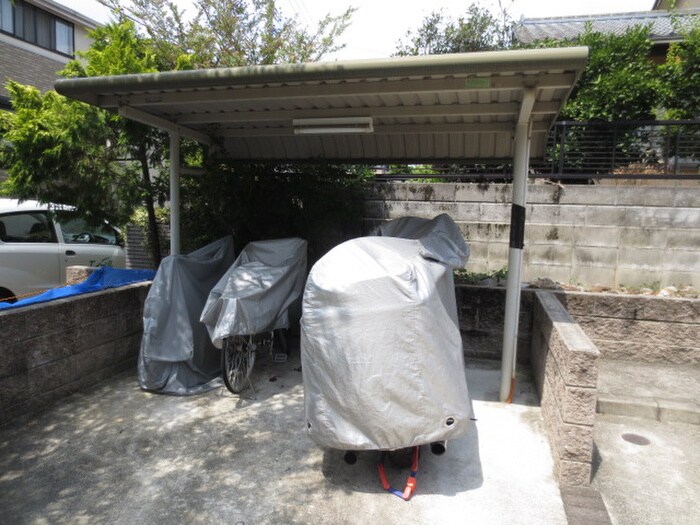 物件外観写真3　(駐輪場)