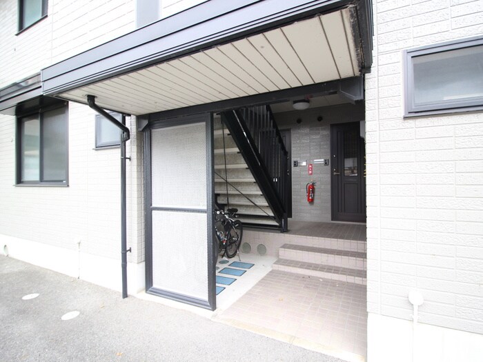 物件外観写真5　(エントランス部分)