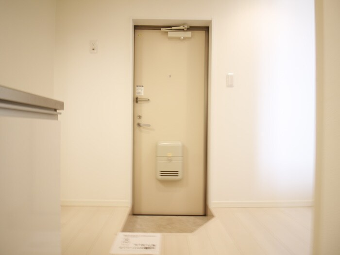物件内観写真16　(玄関)
