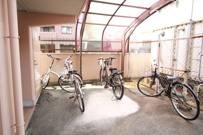 物件外観写真5　(駐輪場)