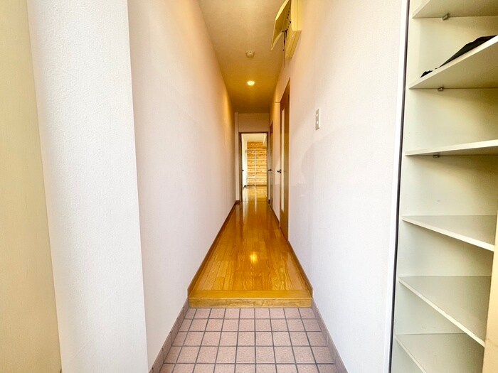 物件内観写真13　(玄関)