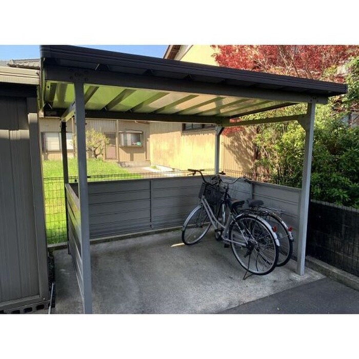 物件外観写真4　(駐輪場)