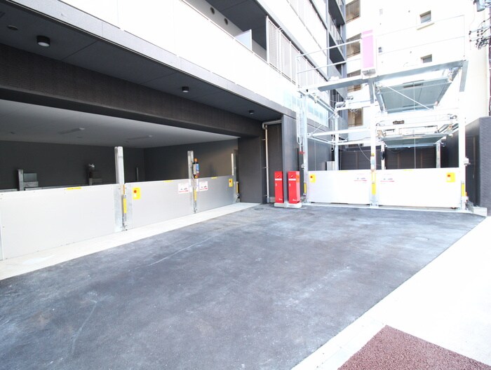 物件外観写真6　(駐車場)