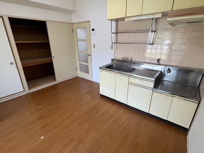 物件内観写真8　(居室)