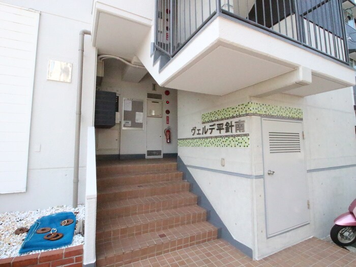 物件外観写真3　(エントランス部分)