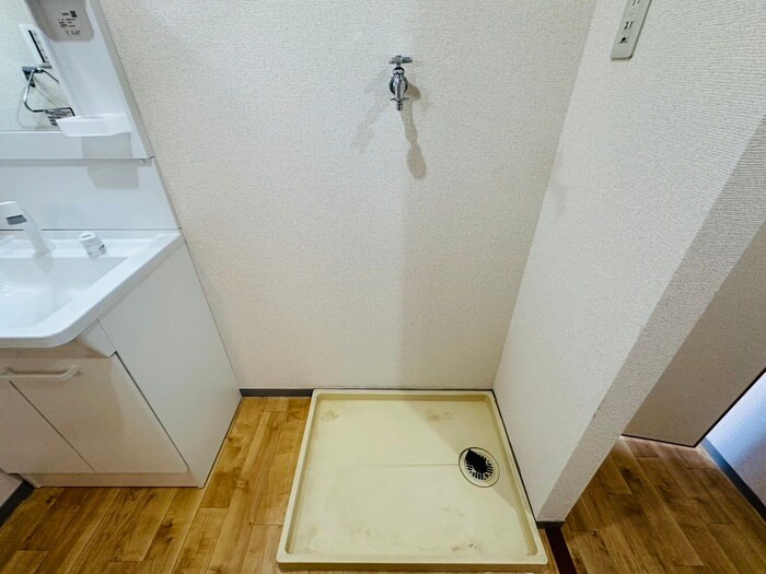 物件内観写真12　(洗濯機置場)