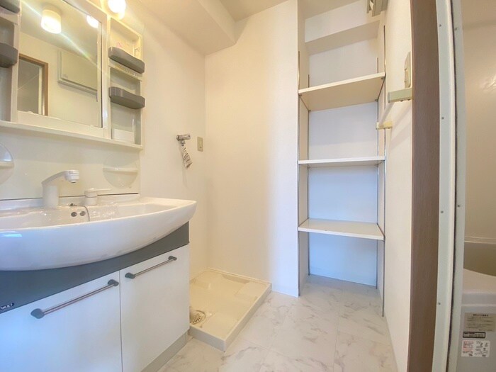 物件内観写真10　(洗濯機置場)