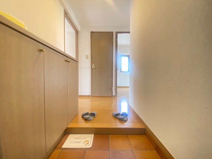 物件内観写真13　(玄関)