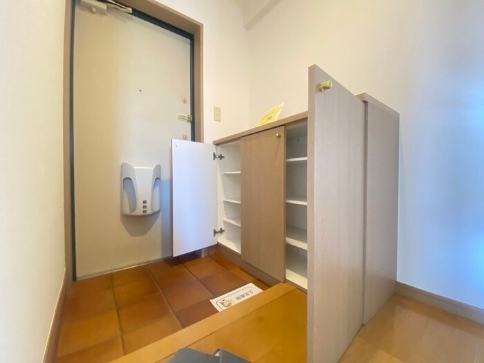 物件内観写真14　(靴箱)