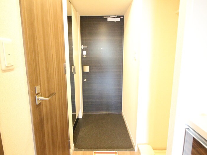 物件内観写真18　(玄関)
