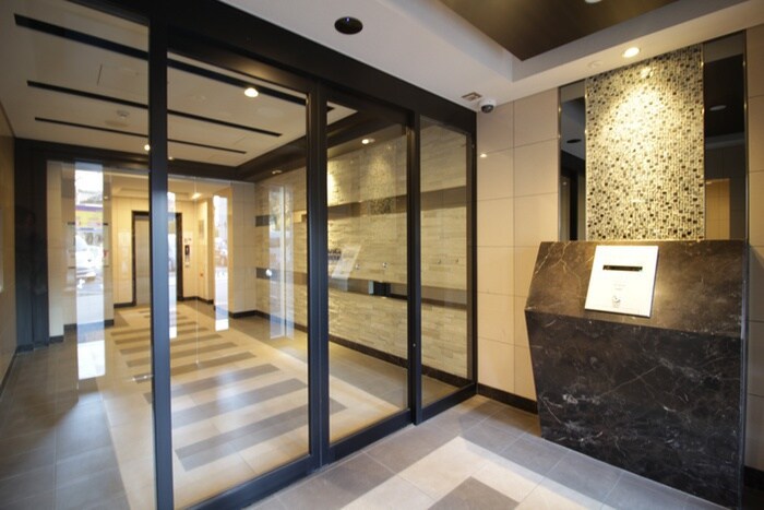 物件外観写真3　(エントランス部分)