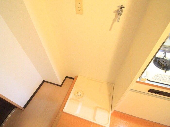 物件内観写真18　(洗濯機置場)