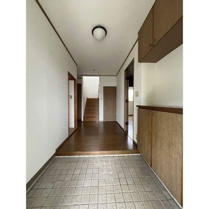 物件内観写真7　(玄関)