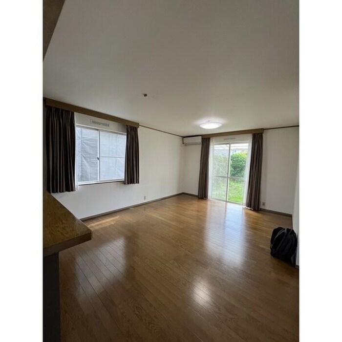 物件内観写真10　(室内からの展望)