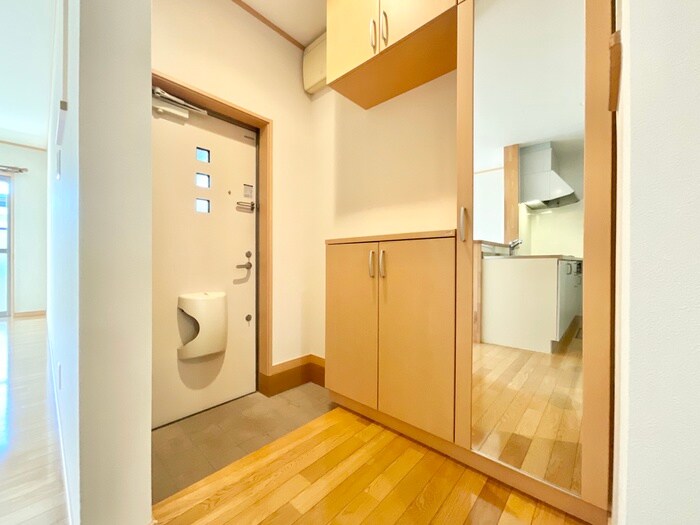 物件内観写真18　(玄関)