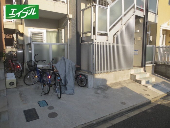 物件外観写真3　(駐輪場)