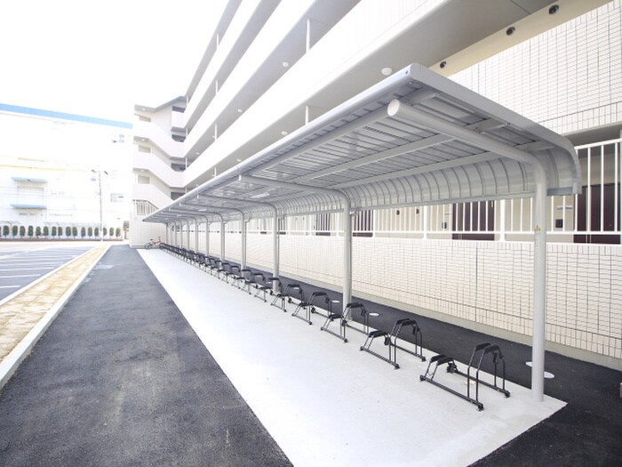 物件外観写真4　(駐輪場)