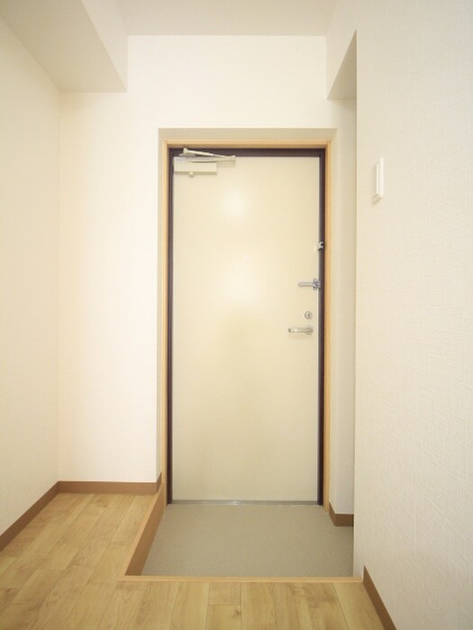 物件内観写真13　(玄関)