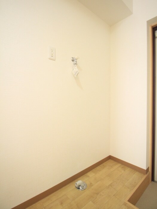 物件内観写真15　(洗濯機置場)