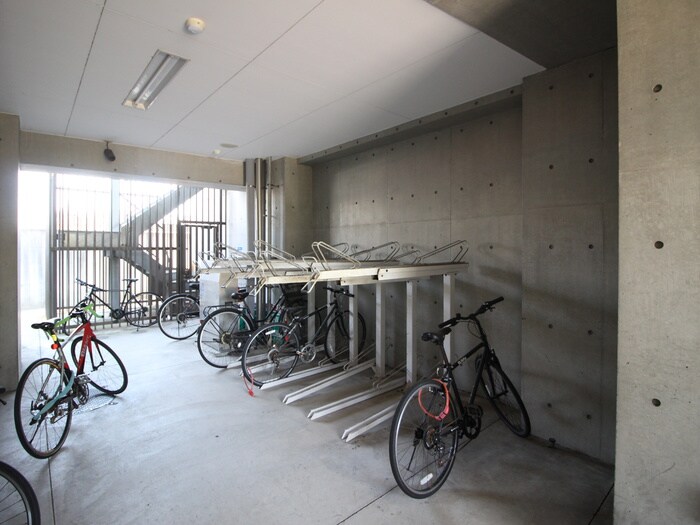 物件外観写真2　(駐輪場)