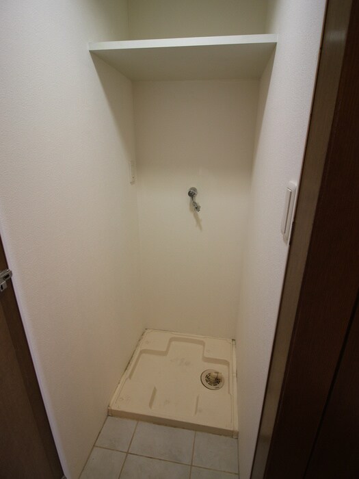 物件内観写真17　(洗濯機置場)