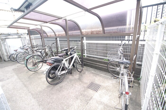 物件外観写真3　(駐輪場)