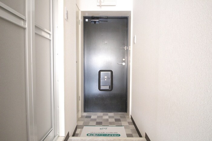 物件内観写真16　(玄関)