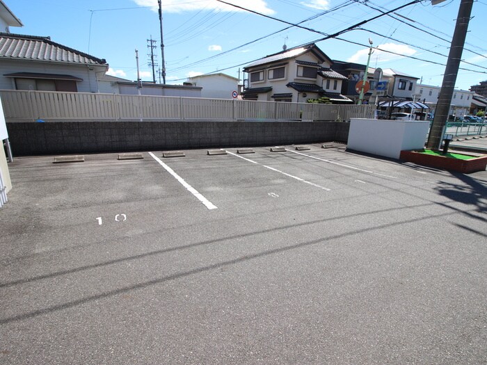 物件外観写真3　(駐車場)