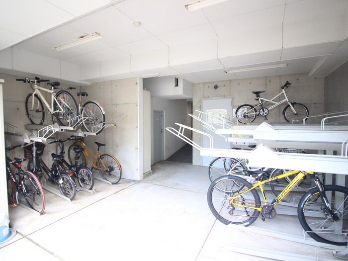 物件外観写真4　(駐輪場)
