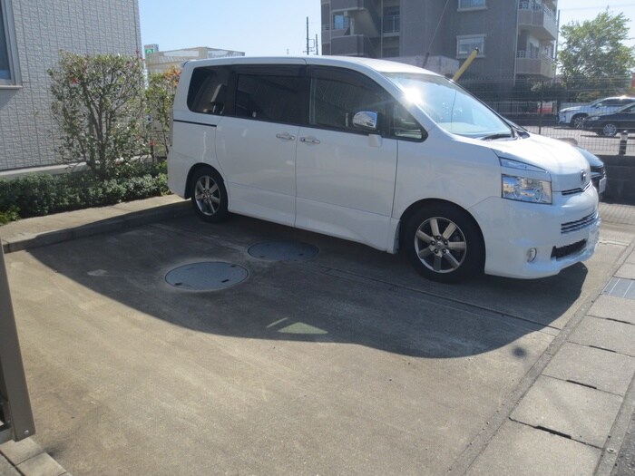 物件外観写真6　(駐車場)